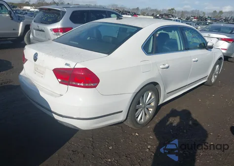 2013 Volkswagen Passat 2.5L Sel z USA, uszkodzony, nr VIN 1VWCP7A31DC055004